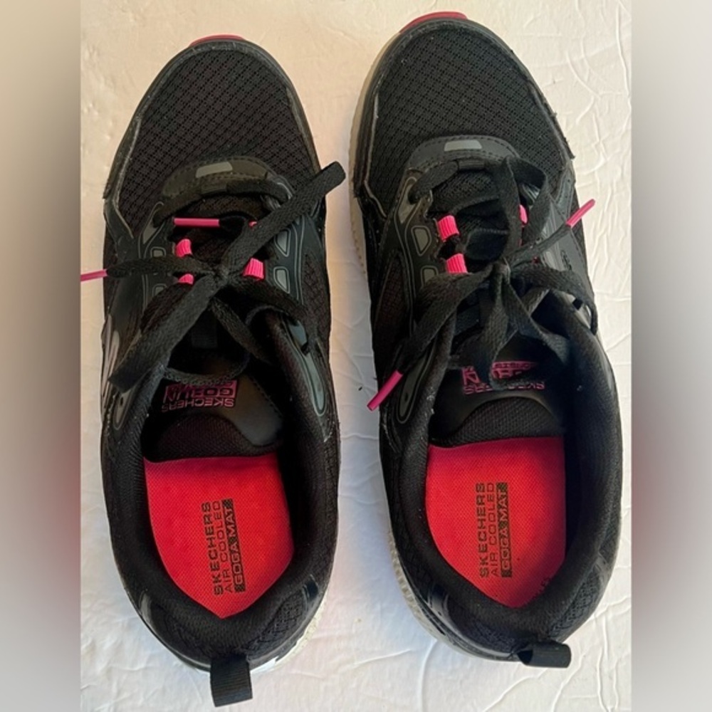 Skechers Black and Pink Women's Sneakers